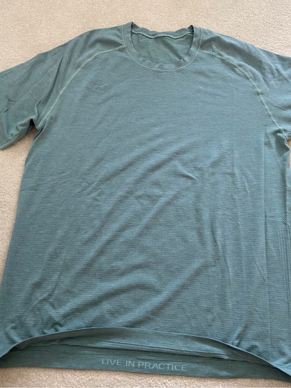 lululemon athletica Men's Metal  ent Tech Short Sleeve size L in Seafoam